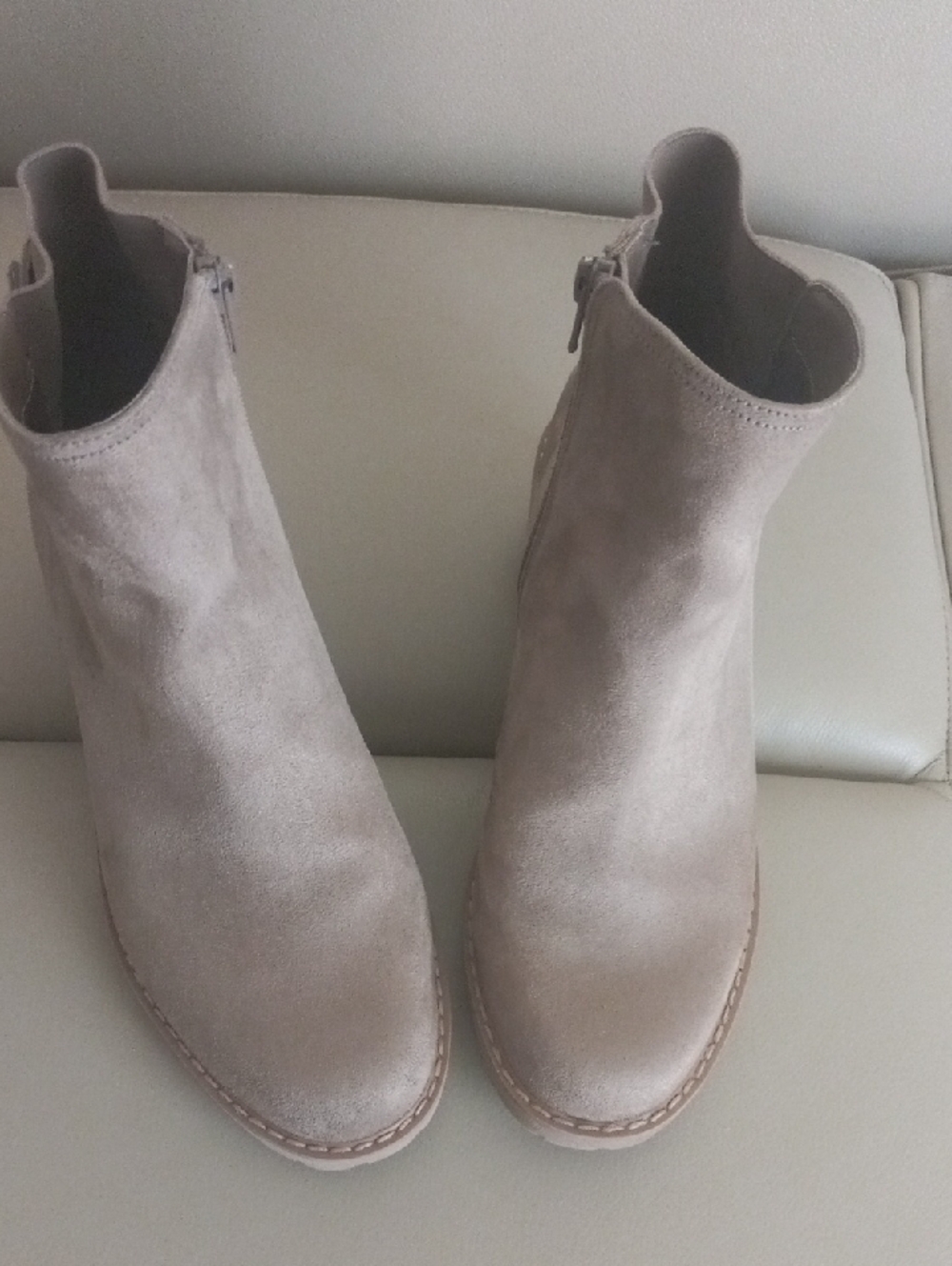 Giani Bernini Light Taupe Suede Wedge Ankle Boots Size 6.5M - Picture 3 of 14